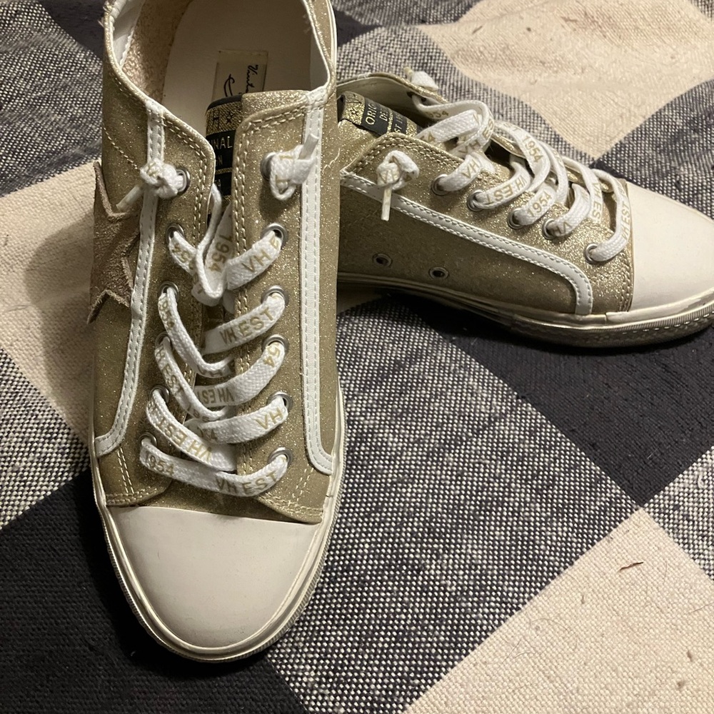 Golden Converse Havanna Special Edition Sneakers
